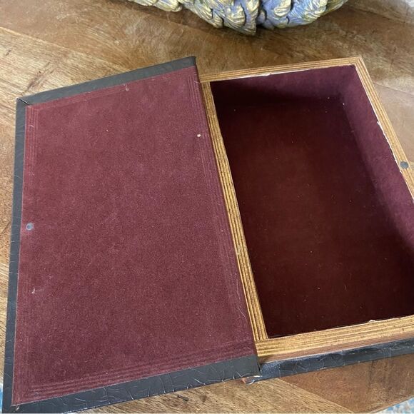 Vintage style leather book box to his valuables - Picture 2 of 4